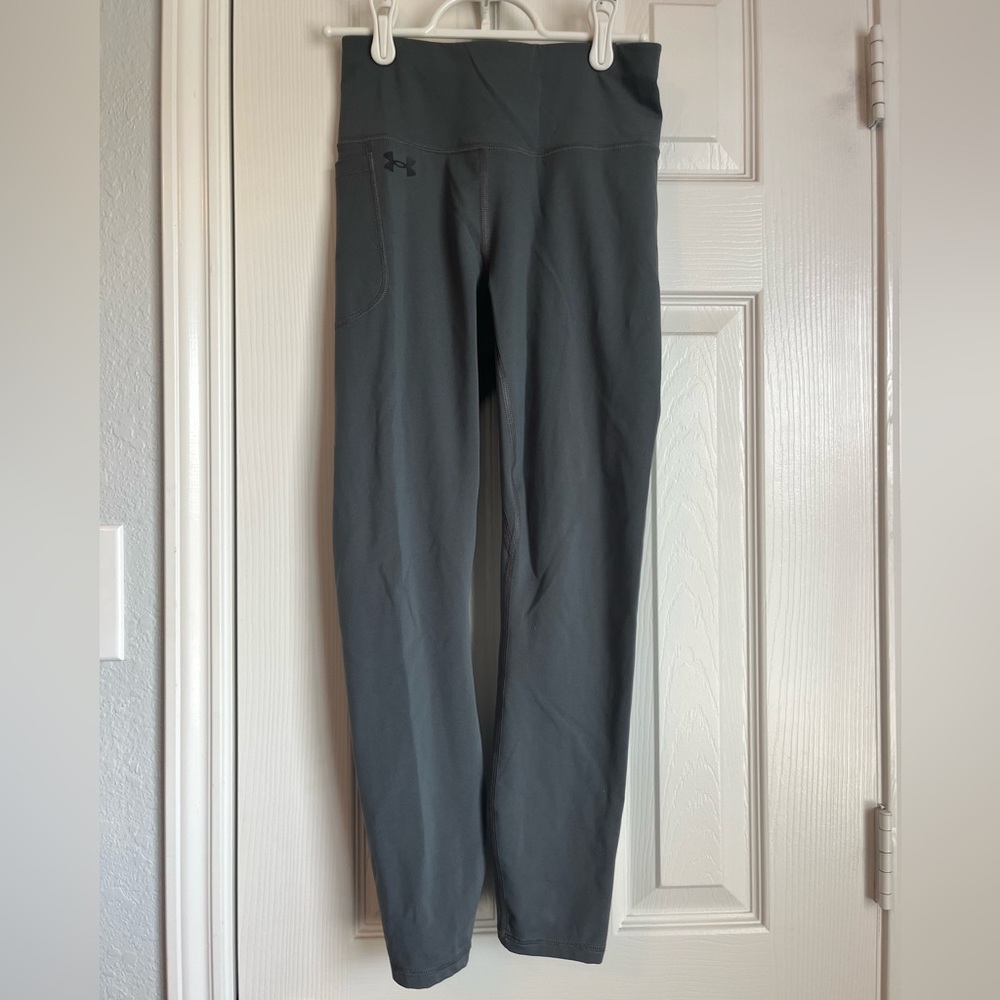 Under Armour Fitted Gray cropped Leggings